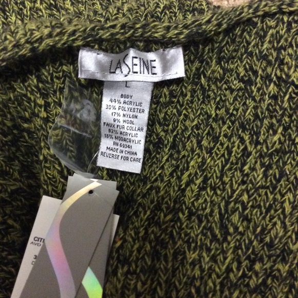 Sweater - Picture 4 of 4